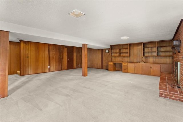 7915 W 77th Street, Overland Park, KS 66204