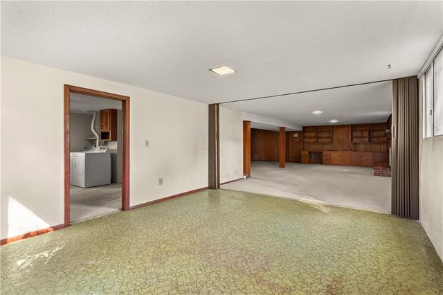 7915 W 77th Street, Overland Park, KS 66204
