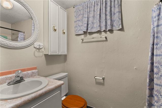 7915 W 77th Street, Overland Park, KS 66204