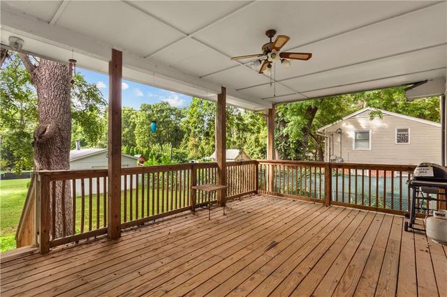 7915 W 77th Street, Overland Park, KS 66204