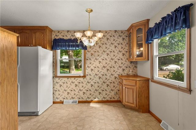 7915 W 77th Street, Overland Park, KS 66204