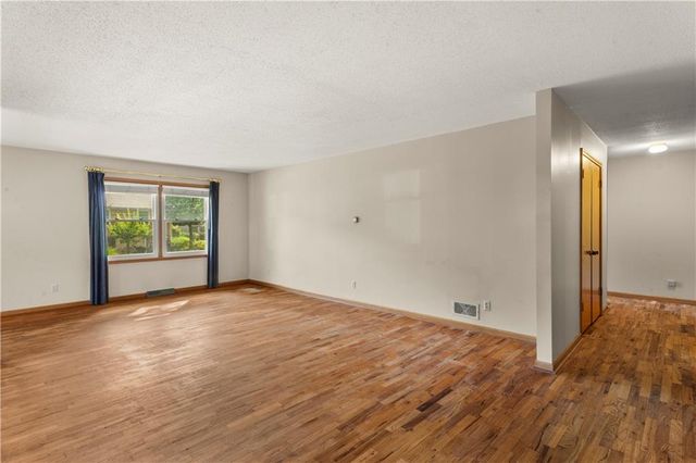 7915 W 77th Street, Overland Park, KS 66204