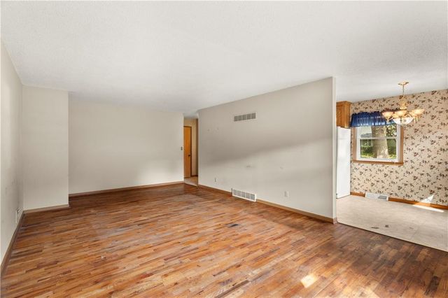 7915 W 77th Street, Overland Park, KS 66204