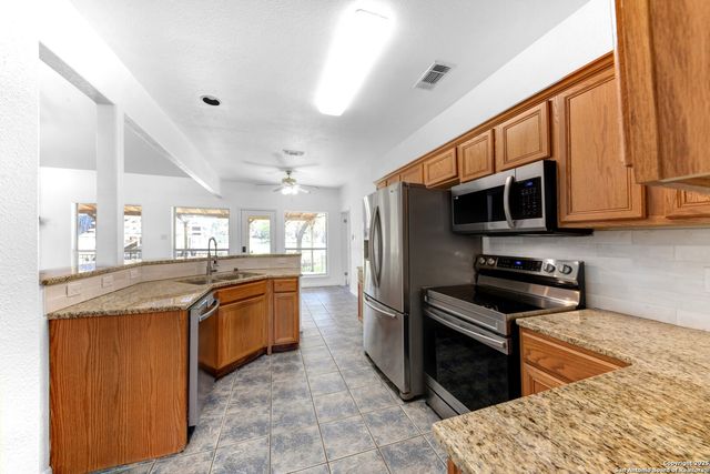 2294 Johnson Rd, Canyon Lake, TX 78133