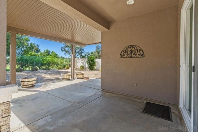 977 Blackhawk Dr, Beaumont, CA 92223