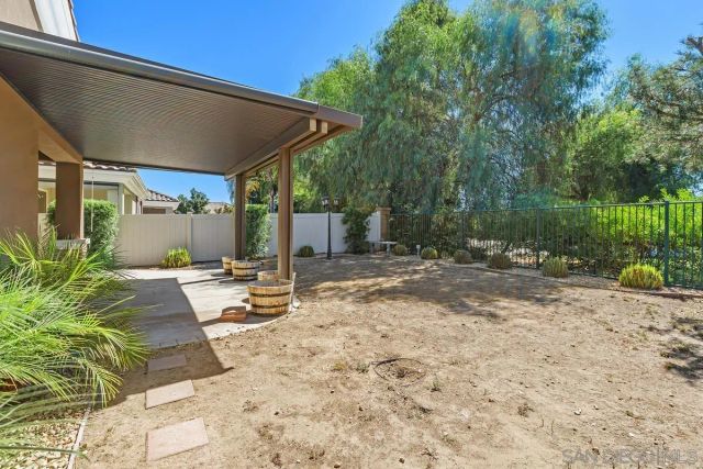 977 Blackhawk Dr, Beaumont, CA 92223