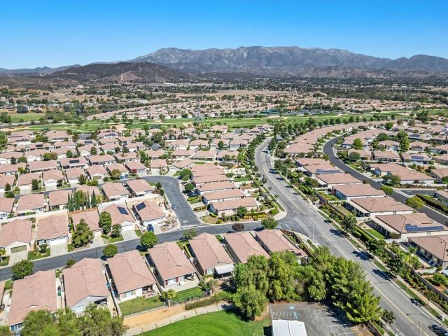 977 Blackhawk Dr, Beaumont, CA 92223