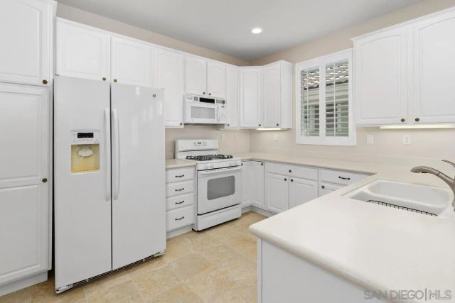977 Blackhawk Dr, Beaumont, CA 92223