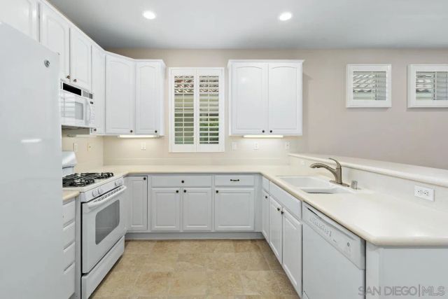 977 Blackhawk Dr, Beaumont, CA 92223