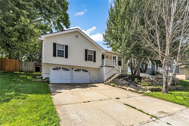 1504 NE Auburn Drive, Lee's Summit, MO 64086