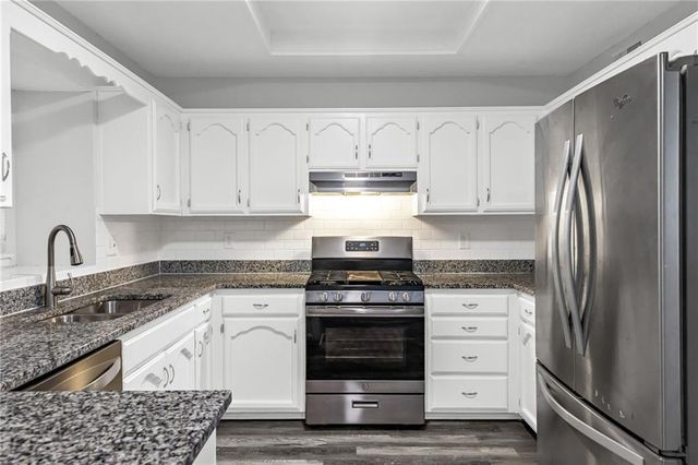 1504 NE Auburn Drive, Lee's Summit, MO 64086