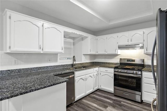1504 NE Auburn Drive, Lee's Summit, MO 64086