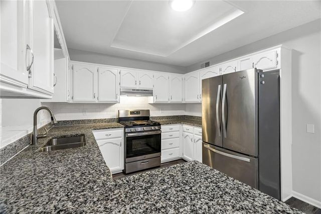 1504 NE Auburn Drive, Lee's Summit, MO 64086