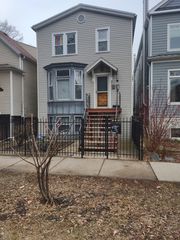 2143 W Berteau Avenue, Chicago, IL 60618