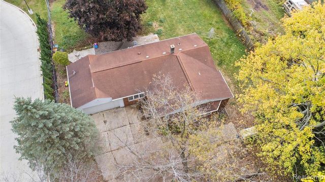 2124 Welch Road, Commerce Twp, MI 48390