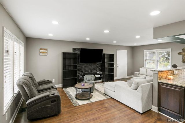 2124 Welch Road, Commerce Twp, MI 48390