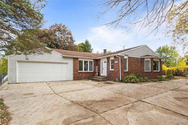 2124 Welch Road, Commerce Twp, MI 48390