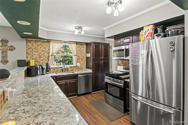 2124 Welch Road, Commerce Twp, MI 48390