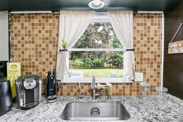 2124 Welch Road, Commerce Twp, MI 48390