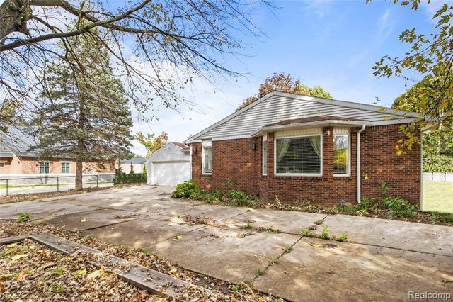 2124 Welch Road, Commerce Twp, MI 48390