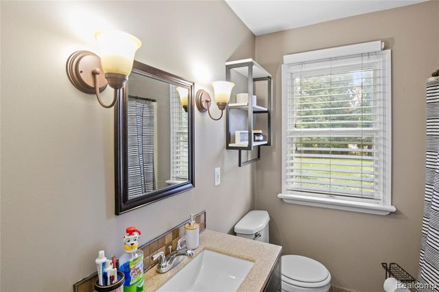 2124 Welch Road, Commerce Twp, MI 48390