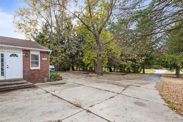 2124 Welch Road, Commerce Twp, MI 48390