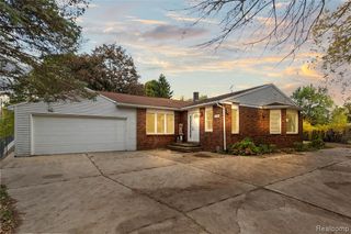 2124 Welch Road, Commerce Twp, MI 48390