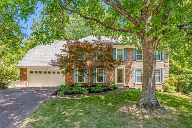 2174 CARROLLWOOD LN, Cordova, TN 38016