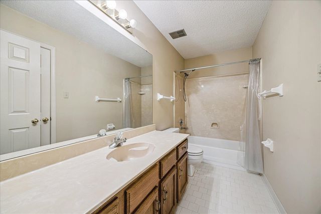 2174 CARROLLWOOD LN, Cordova, TN 38016