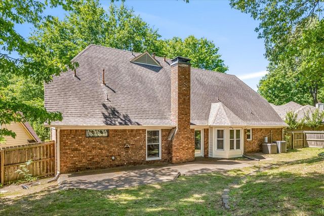 2174 CARROLLWOOD LN, Cordova, TN 38016