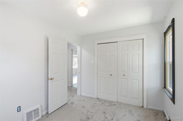 28640 Oakwood Street, Inkster, MI 48141