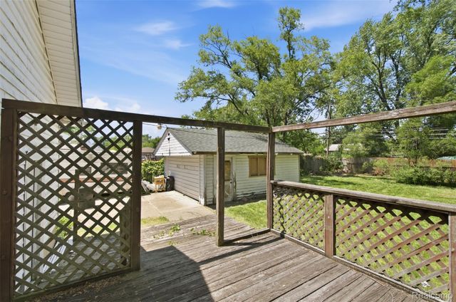 28640 Oakwood Street, Inkster, MI 48141