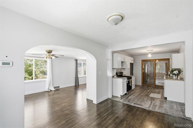 28640 Oakwood Street, Inkster, MI 48141