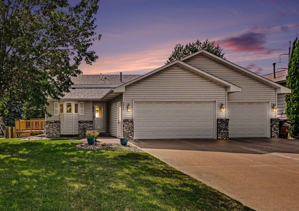 9340 Jarrod Avenue S, Cottage Grove, MN 55016