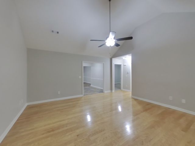 2108 Montgomery Ln, La Vergne, TN 37086