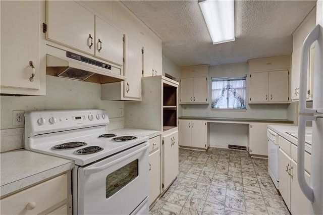 5545 Fountain Road, Joplin, MO 64801