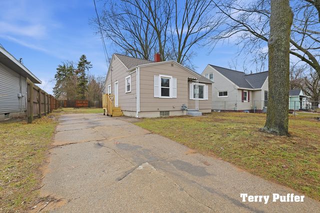 825 Stevens Street, Muskegon, MI 49442