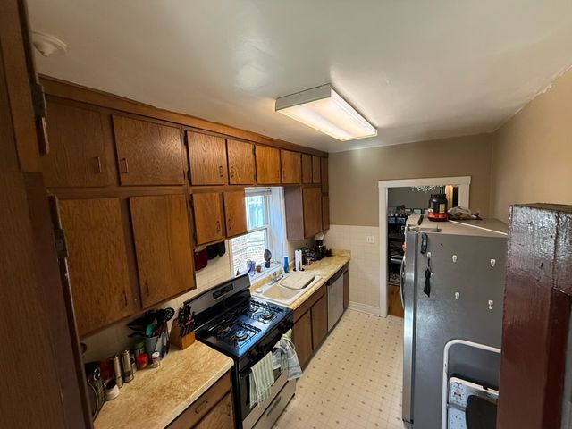 1319 W Early Avenue 2, Chicago, IL 60660