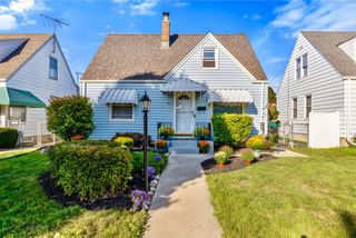 9544 W Metcalf PLACE, Milwaukee, WI 53222