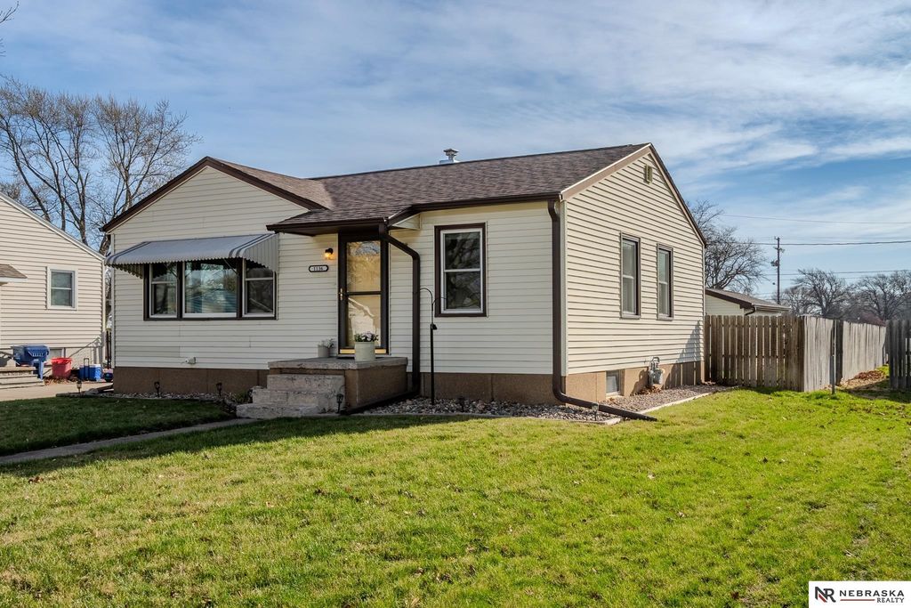 1136 N Garfield Street, Fremont, NE 68025