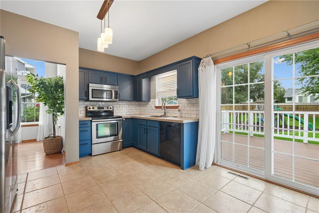235 N 18th Ave, Hiawatha, IA 52233