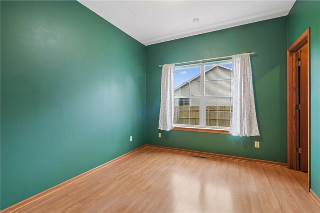 235 N 18th Ave, Hiawatha, IA 52233