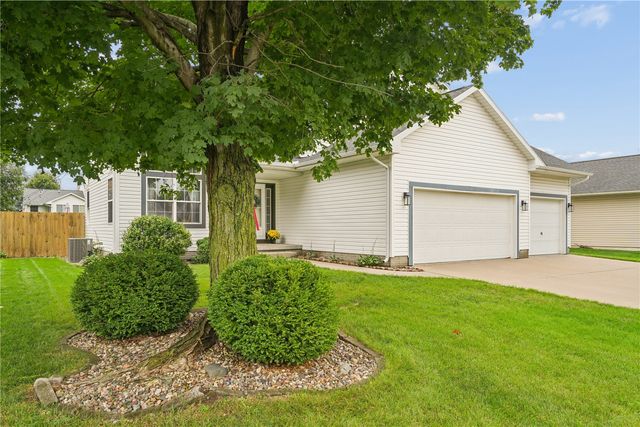 235 N 18th Ave, Hiawatha, IA 52233