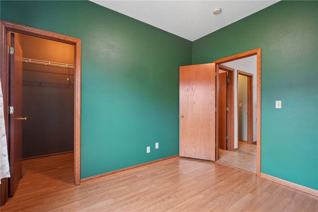 235 N 18th Ave, Hiawatha, IA 52233