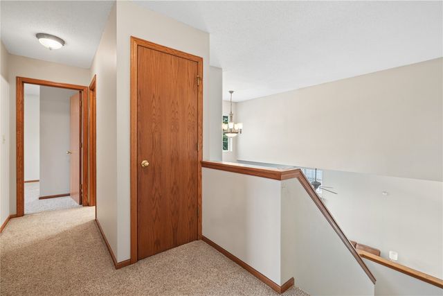 235 N 18th Ave, Hiawatha, IA 52233