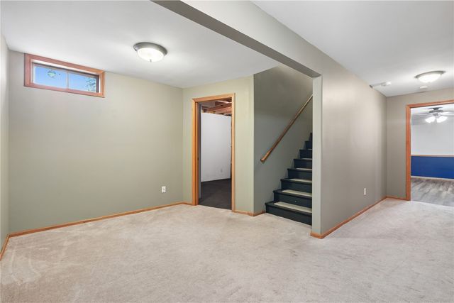235 N 18th Ave, Hiawatha, IA 52233