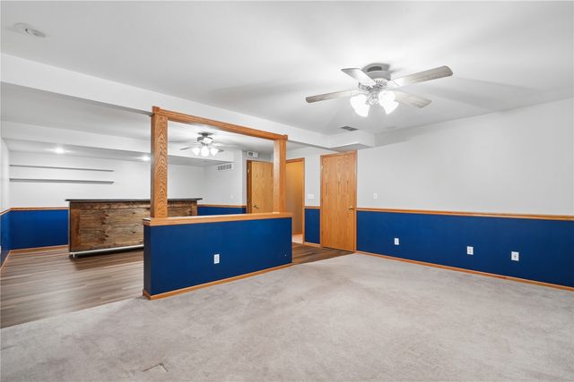 235 N 18th Ave, Hiawatha, IA 52233