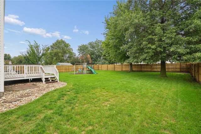 235 N 18th Ave, Hiawatha, IA 52233