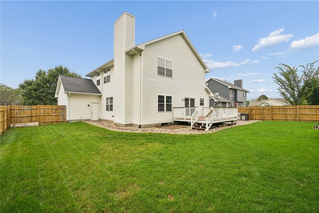 235 N 18th Ave, Hiawatha, IA 52233