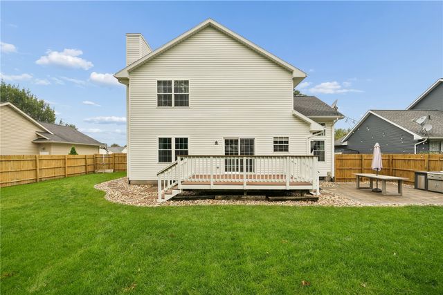235 N 18th Ave, Hiawatha, IA 52233